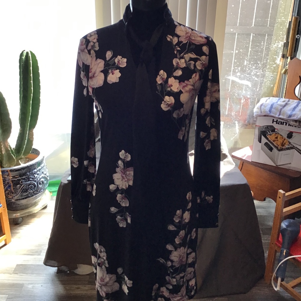 WHITE HOUSE BLACK MARKET FLORAL MOTIF DRESS
